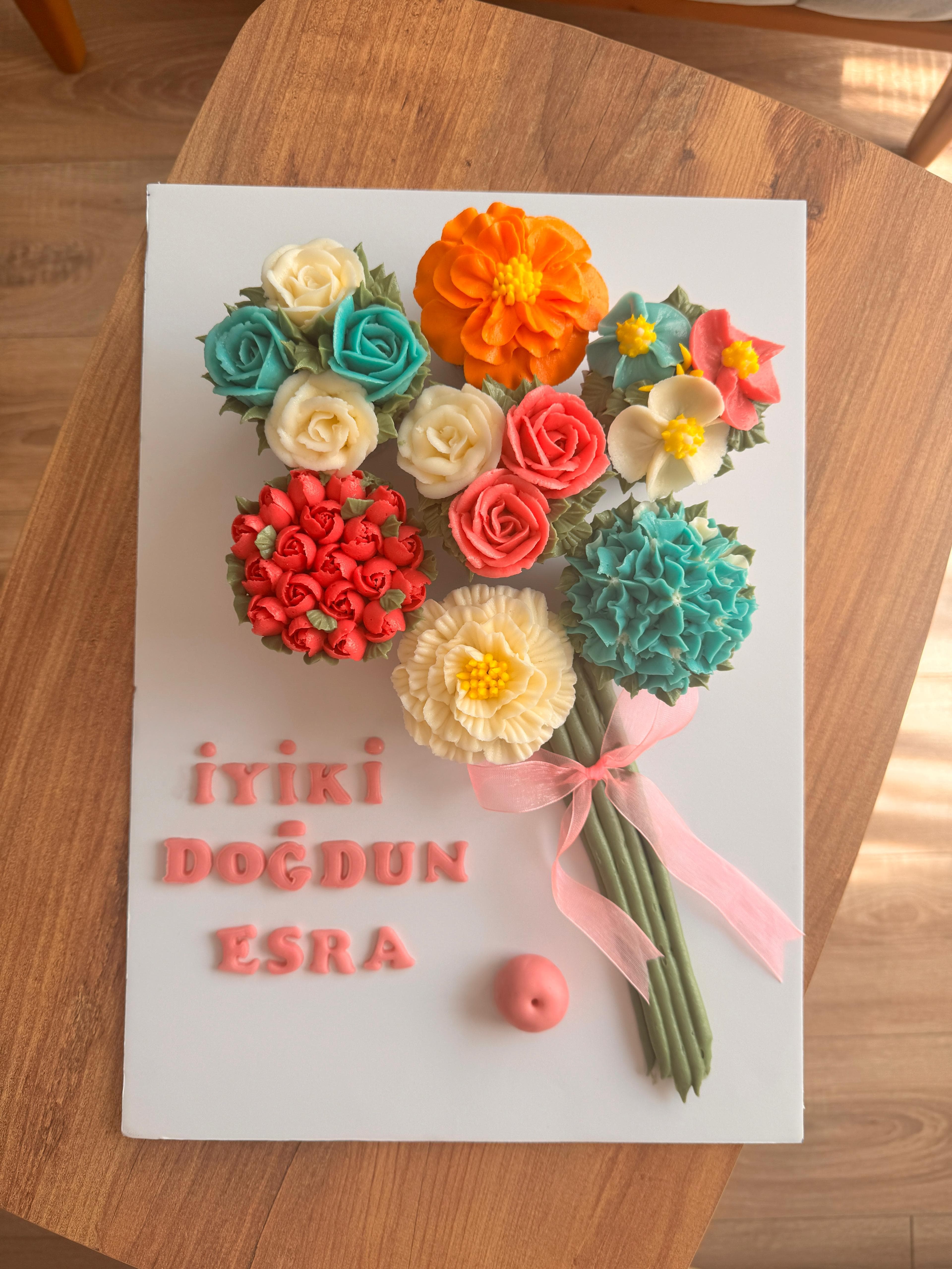 7'li Çiçek Buketi Cupcake Kutusu